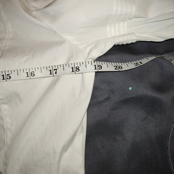 Emanuel Ungaro Women's White Pintuck Long Sleeve Button Down Shirt Size 6 - Picture 4 of 13